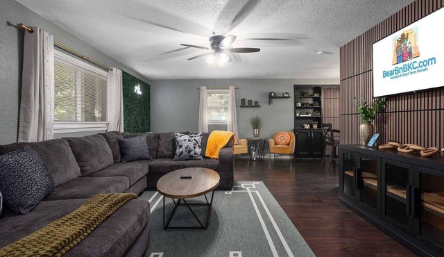 LargeHome 6KingBeds HotTub Arcade|Near Shops in Lee's Summit