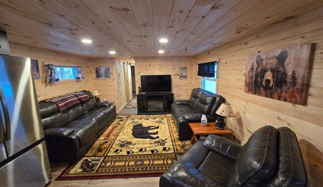 Lazy Bear Lodge-Adventure & Relaxation for You! in Shingleton