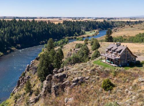 Lindas Perch by KABINO On Bank of Henrys Fork Mtn Views Fishing 6 acres Snake River WIFI in Ashton