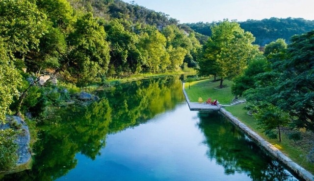 Live Water! A Spectacular Hill Country Family Retreat with waterfront privacy in Kerrville