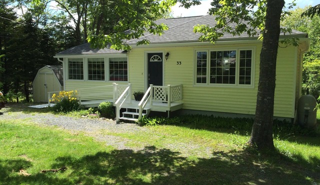Lovely Lakefront Cottage near Sandy Beaches and Hiking/Biking Trail in Ingramport