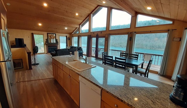 LOWEST FALL RATES ON THE WHITE RIVER! AMAZING FLY & SPIN FISHING IN BACKYARD! in Flippin