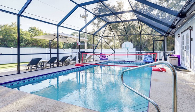 Luxe Jupiter Home w/Pool House, Near Golf & Beach in Jupiter