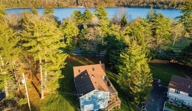 Luxurious & Newly Renovated Catskills Lakehouse in Monticello