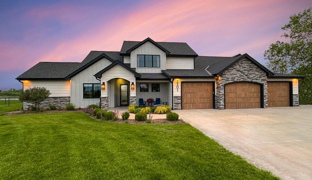 Luxurious River House with 5bdr 3bth 3000+sqft in Bellevue