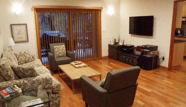 Luxury 1 Bedroom Unit-Walk to Beach -Baby Friendly in Los Angeles