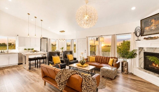 Luxury 6BR |Hot Tub |Private Pickleball |Sleeps 15 in West Haven