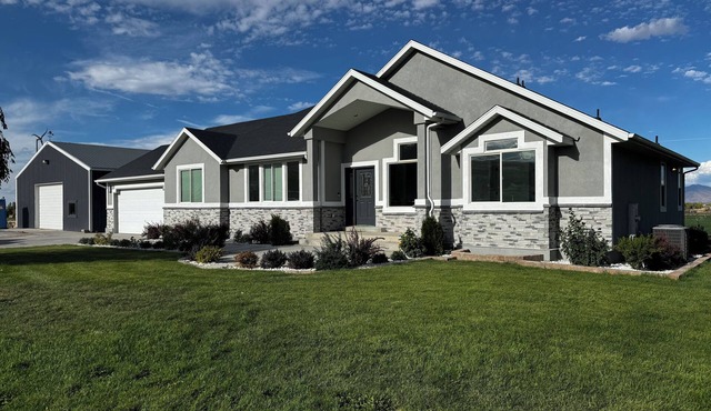 Luxury Farm Retreat with Theater Room & Panoramic Mountain Views in Payson