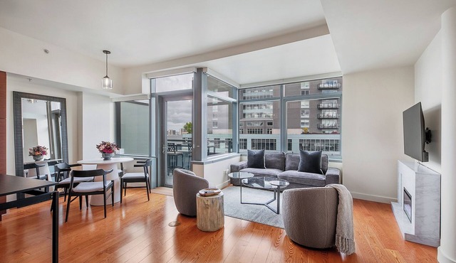 Luxury high rise condo with river and mountain views, walk to OHSU in Portland