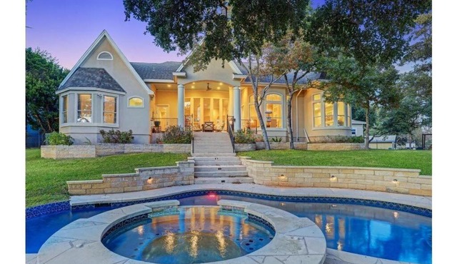 Luxury Lake House w/Heated Pool & Multiple Spas in Leander