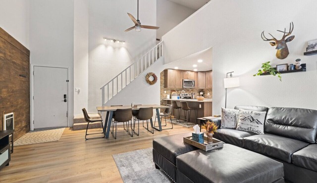 Luxury Ski Condo with Hot Tub in Brian Head