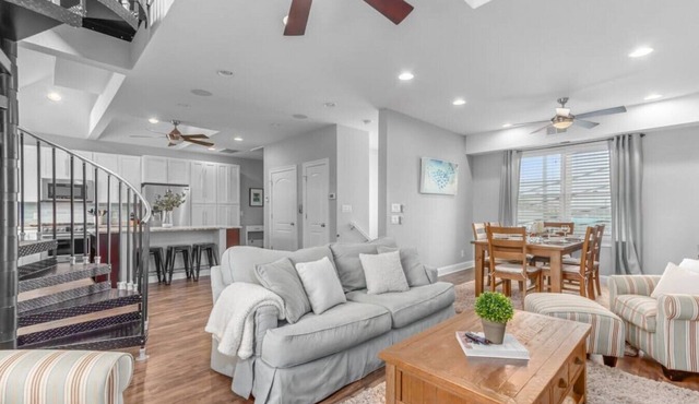 Luxury Townhome 1 BLOCK from Beach, on Boardwalk in Virginia Beach