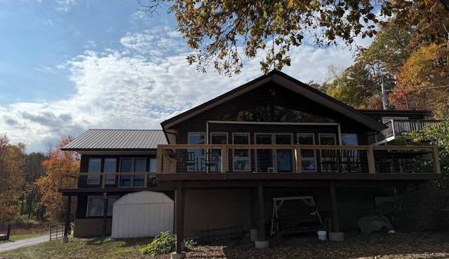 Luxury Waterfront Retreat on Black Lake in Hammond