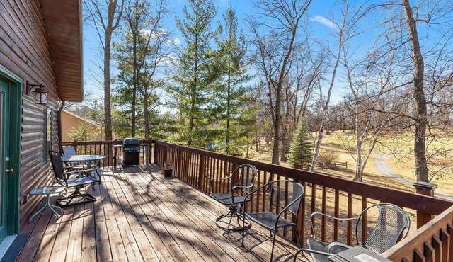 Madden’s West Golf Home. Decks, Views, Walkout. Near NHRA Nationals & Lakes Jam in Brainerd