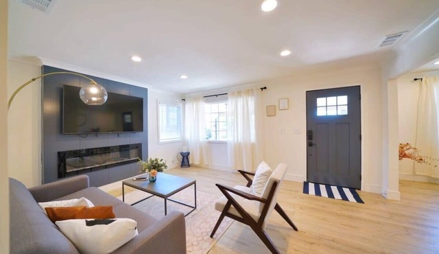 Marbella Lane - Vibrant 4BR RWC Ldry in Redwood City