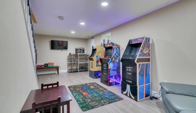Massive 5 bedroom with a gameroom! in Baltimore