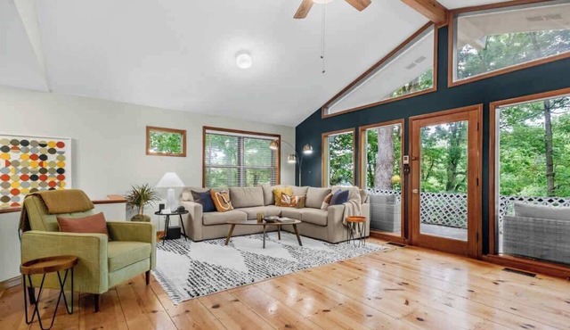 MCM Lakehouse - Direct Lake Access - Sleeps 8 in Rogers