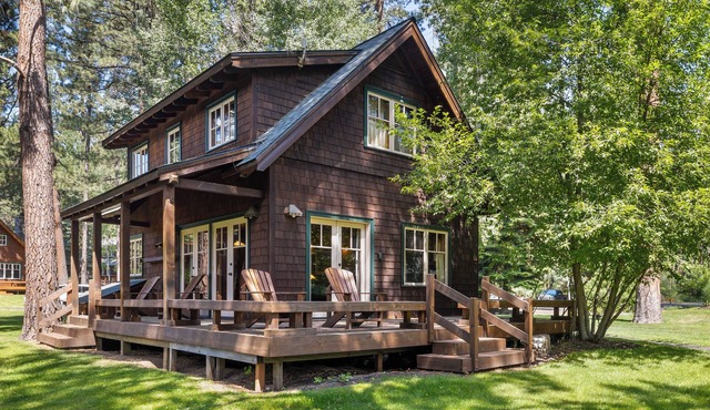 Metolius River Resort Cabin 12 Luxurious cabin on the Metolius River & fireplace in Camp Sherman