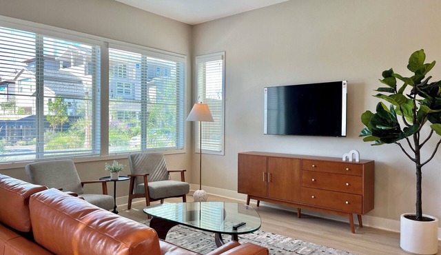 Mid-Century Modern 3-Bedroom Home in Heart of Irvine in Irvine