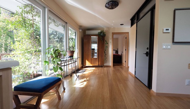 Mid-Century Modern, Custom Craftsmen 2-bedroom in Eugene - AC, Wi-Fi, & laundry in Eugene