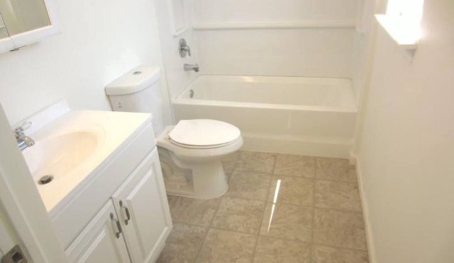 Mid-Term Rental Home in Hamilton New Jersey-Perfect for complex groups. in Hamilton