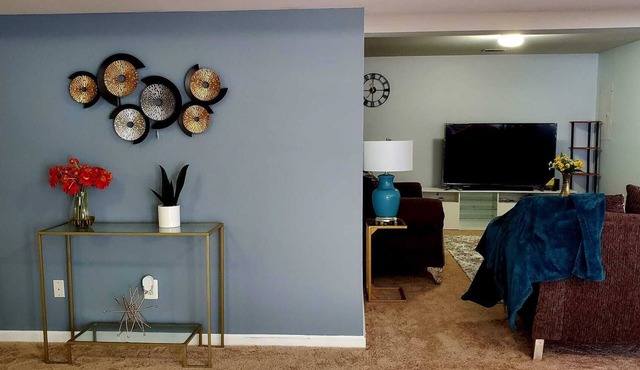 Minimalist Basement Apartment - cozy and spacious for all in Dumfries
