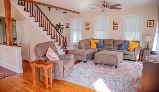 Minutes from SLU, Clarkson, & SUNY schools. 4-bd Family Friendly Farmhouse in Canton
