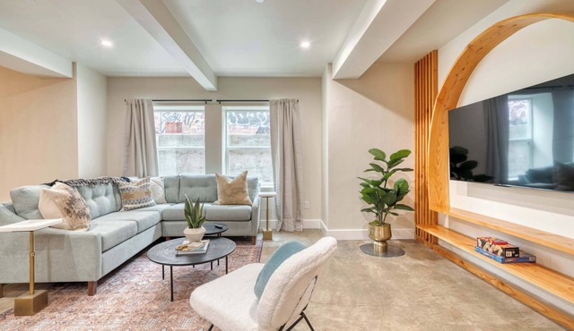 Mississippi Ave Compound | 7BR Sleeps 14 in Portland