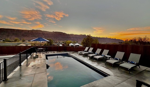 Moab Desert Escape Villa: Luxury 5-Bedroom Retreat with Heated Pool in Moab