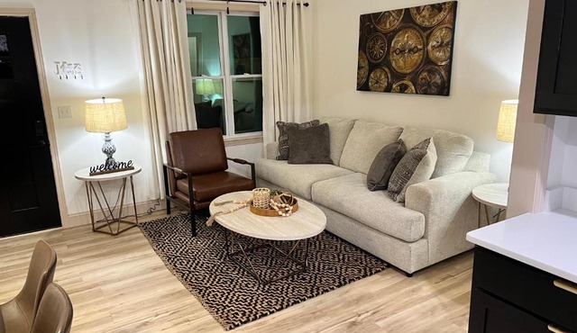 Modern 2 Bedroom Apartment in Monroeville