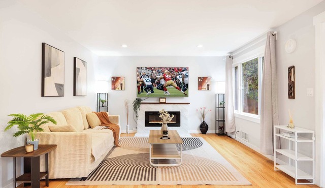 Modern 2BR Home in Ravenna, Near UW, Green Lake in Seattle