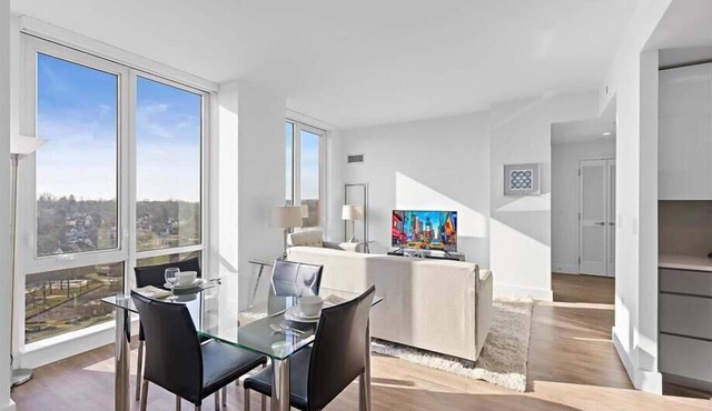 Modern 2BR in Downtown| Clubhouse + Gym | Parking in White Plains