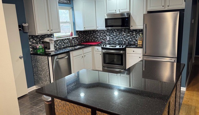 Modern 3-bedroom house with park access in Cave Spring in Cave Spring
