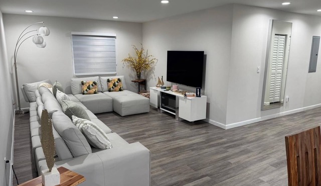 Modern 3BR Home in Deerfield Beach- Close to the Beach in Deerfield Beach