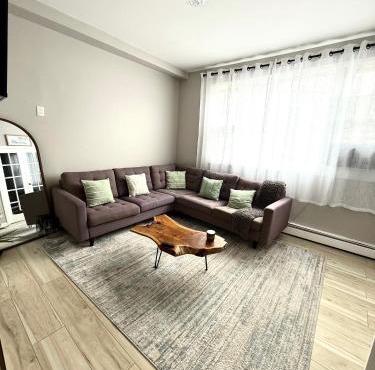 Modern Apartment 3BR 1BD West New York 15 minutes to NYC in West New York
