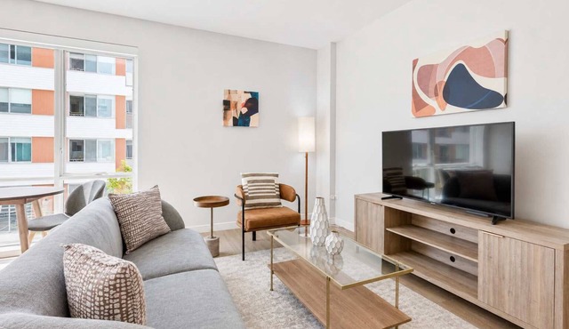 Modern Apartment | Gym + Courtyard in Boston