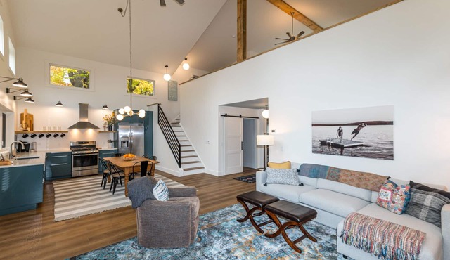 Modern Berkshires Cottage 🌲 Gas Stove, Large Deck & W/D + 7 mins to Otis Ridge in East Otis
