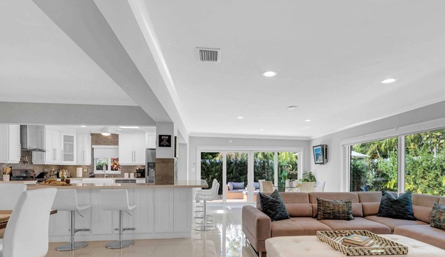 Modern Coastal Style | Walk To Beach | Heated Pool | Tranquility | Ocean Mist Key | RESlDENCES in Pompano Beach