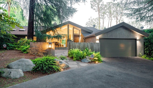 Modern MidCentury Oasis with Pool/HotTub, AC, WiFi, more in La Cañada Flintridge