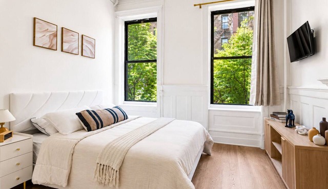 Modern NYC Studio Near Transit, AC, WiFi & Full Kitchen in New York