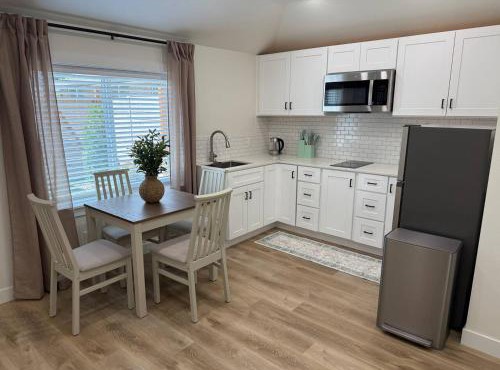 Modern Private Studio - Separate Entry in Edgewood