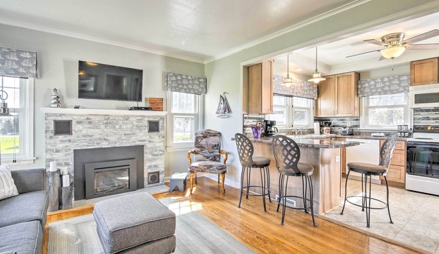 Modern Sturgeon Bay Home by Potawatomi State Park! in Sturgeon Bay
