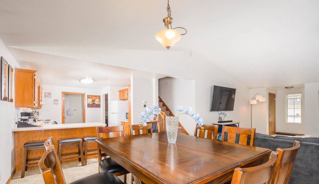 Modern Townhouse with Close Drive to Lambeau in De Pere