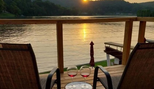 Modern Waterfront Apt Lake White in Waverly
