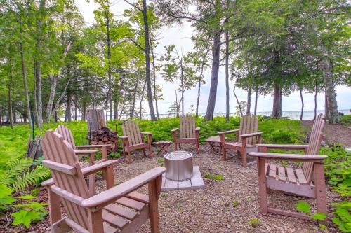 Modern Waterfront Home - 1 Mi to Cave Point Park! in Jacksonport