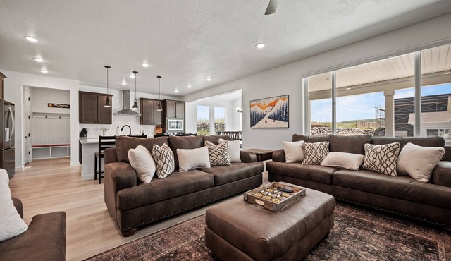 Mountain Green Haven R2 | Ski Snowbasin | Hot Tub in Mountain Green