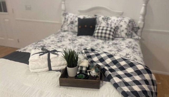 Mountain View Country Studio Pet friendly in Colbert