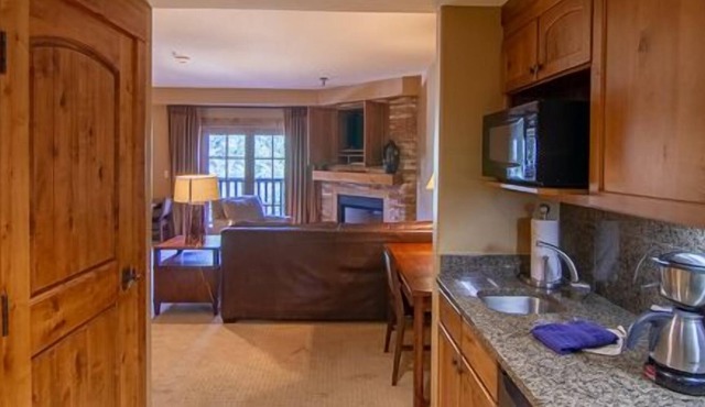 Mountain View Mountain Studio | Large Steam Rooms | Saltwater Hot Tub in Donnelly