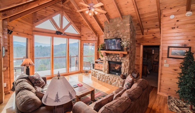 MOUNTAINTOP EXPERIENCE - Private Panoramic Views of the Great Smoky Mountains in Sevierville