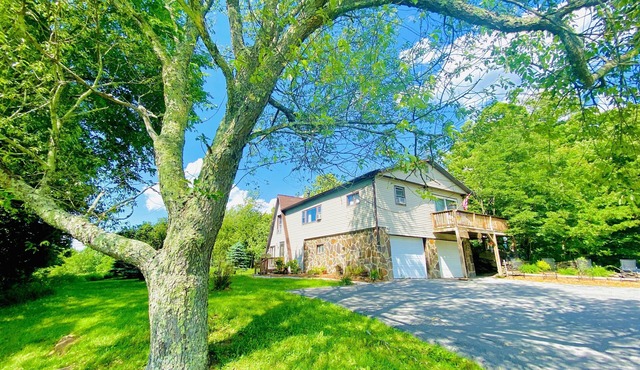 Mountaintop Hideaway ~ Piece of Paradise - Apt in Honesdale